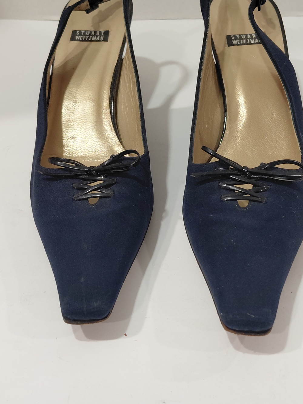 Stuart Weitzman Black Slingback Pointed-Toe Pumps with Bow Detail - Picture 2 of 8